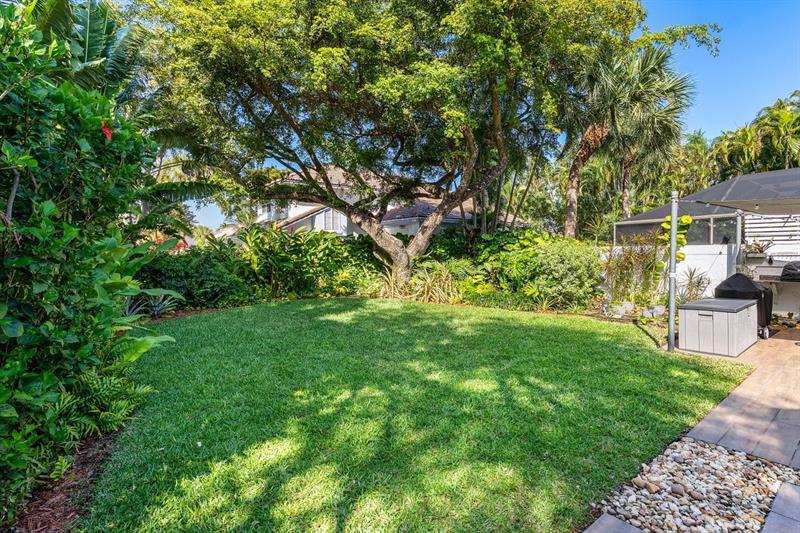 Image 33 of 50 For 2093 52nd St