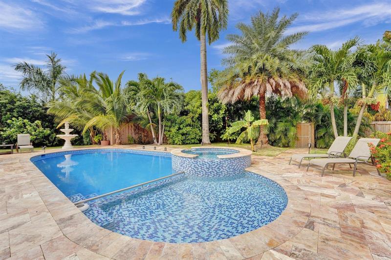 Details for 851 Harrison St, Hollywood, FL 33019