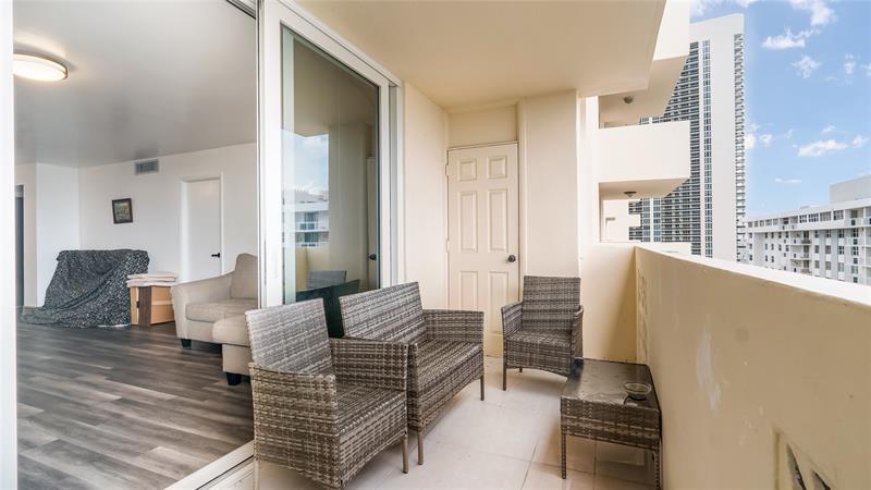 Image 10 of 32 For 1833 Ocean Dr  1608