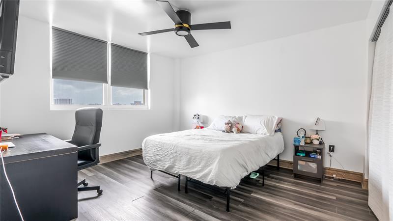 Image 12 of 32 For 1833 Ocean Dr  1608