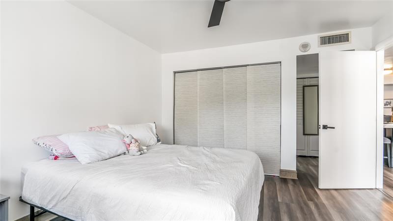 Image 13 of 32 For 1833 Ocean Dr  1608