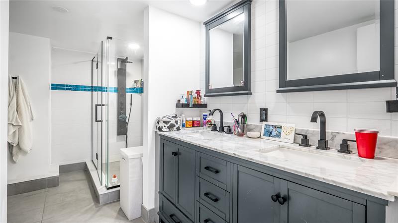 Image 20 of 32 For 1833 Ocean Dr  1608