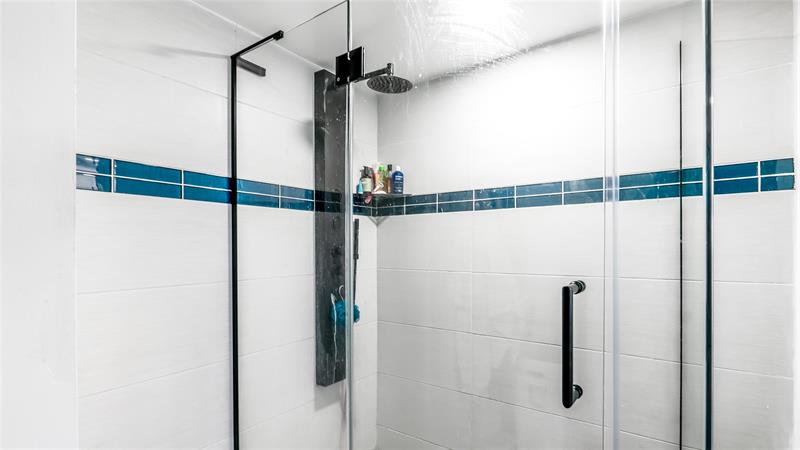 Image 21 of 32 For 1833 Ocean Dr  1608