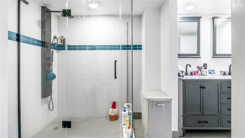 Image 22 of 32 For 1833 Ocean Dr  1608