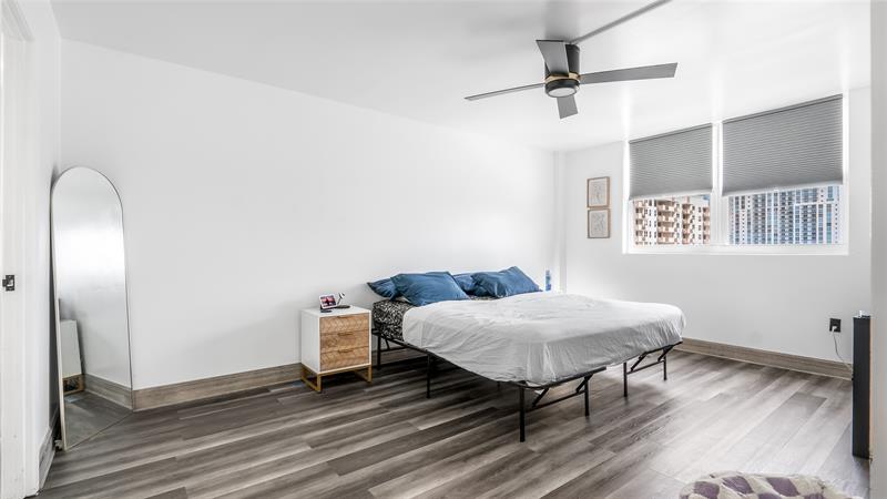 Image 24 of 32 For 1833 Ocean Dr  1608