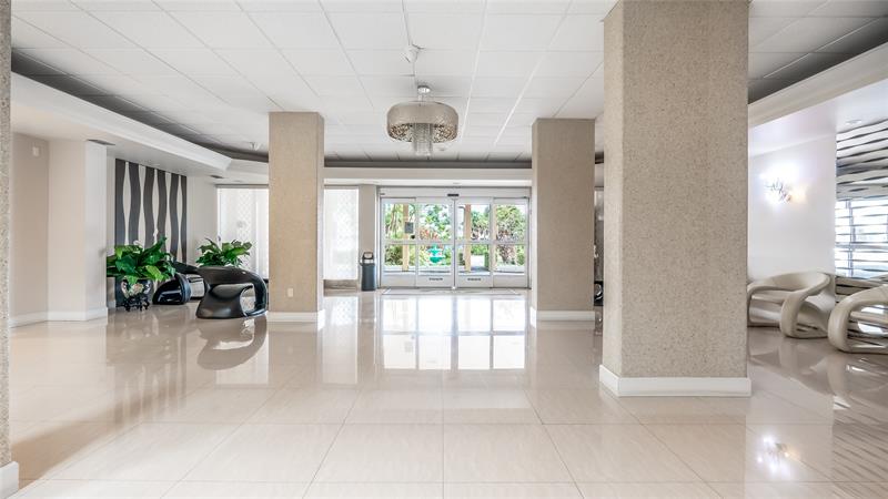 Image 29 of 32 For 1833 Ocean Dr  1608