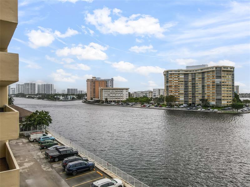 Image 3 of 32 For 1833 Ocean Dr  1608