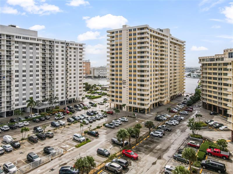 Image 31 of 32 For 1833 Ocean Dr  1608