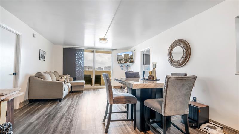 Image 5 of 32 For 1833 Ocean Dr  1608