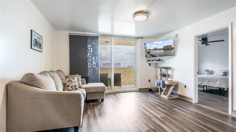 Image 6 of 32 For 1833 Ocean Dr  1608