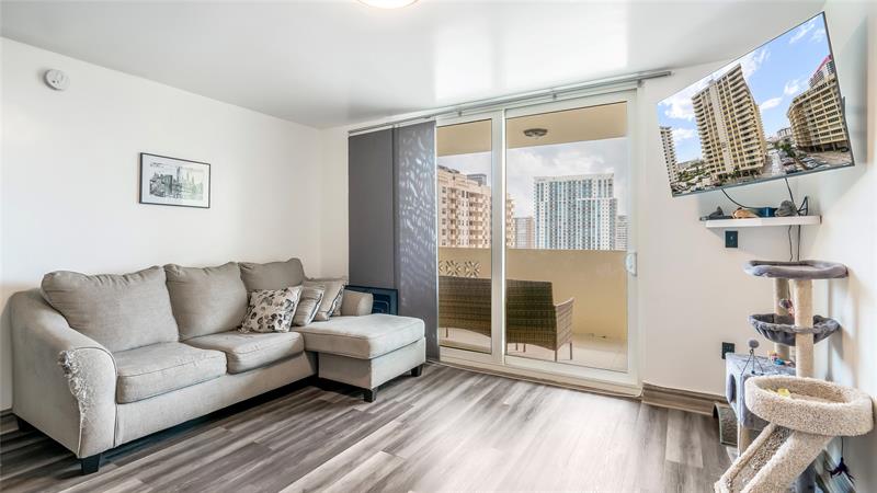 Image 7 of 32 For 1833 Ocean Dr  1608
