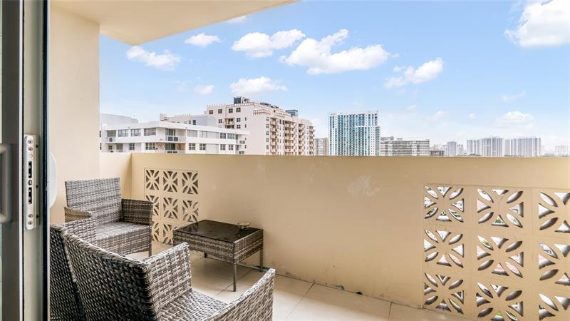 Image 8 of 32 For 1833 Ocean Dr  1608