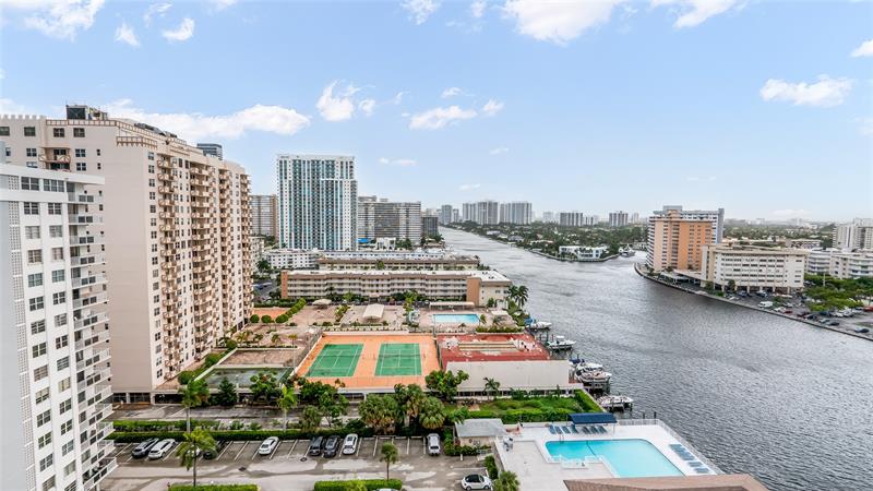 Image 9 of 32 For 1833 Ocean Dr  1608