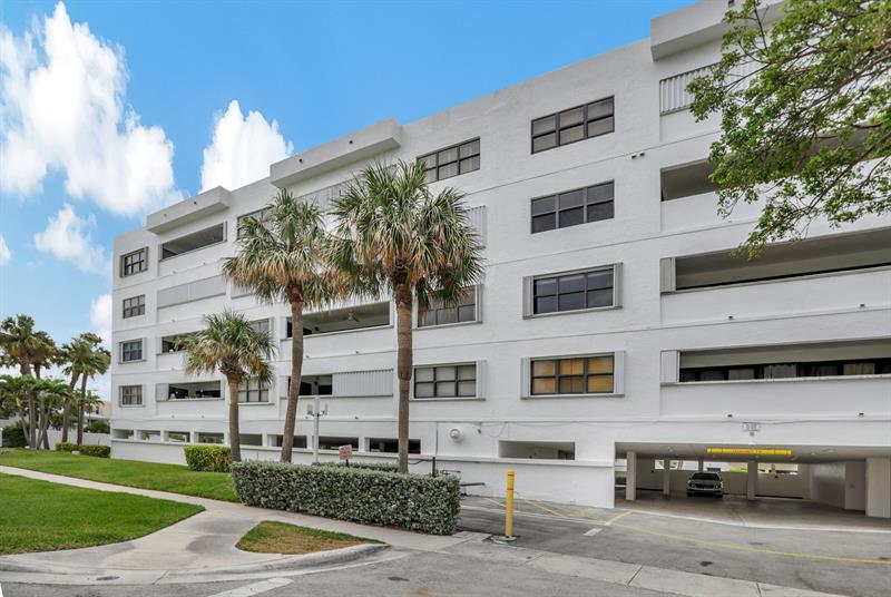 Image 11 of 50 For 330 20 Ave  205
