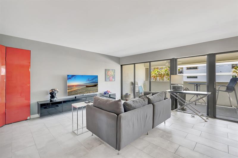 Image 12 of 50 For 330 20 Ave  205