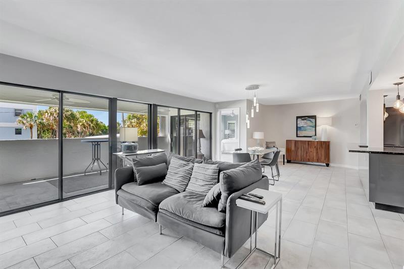 Image 13 of 50 For 330 20 Ave  205