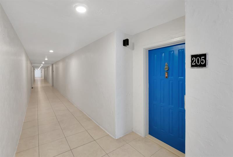 Image 8 of 50 For 330 20 Ave  205