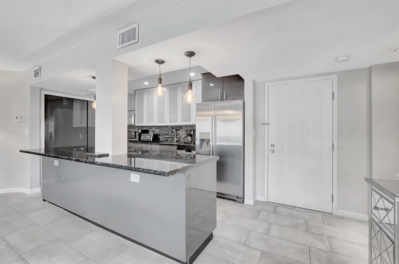 Image 9 of 50 For 330 20 Ave  205