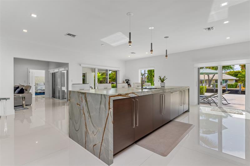 Image 10 of 64 For 615 3rd Key Dr