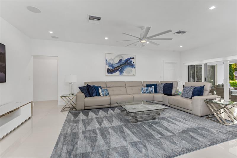 Image 22 of 64 For 615 3rd Key Dr