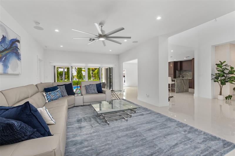 Image 23 of 64 For 615 3rd Key Dr