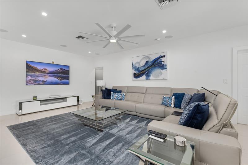 Image 24 of 64 For 615 3rd Key Dr