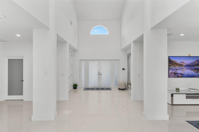 Image 7 of 64 For 615 3rd Key Dr