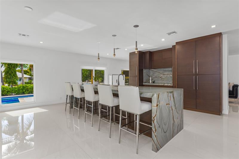 Image 9 of 64 For 615 3rd Key Dr