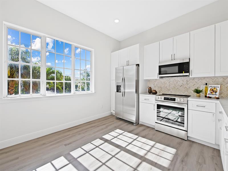 Image 10 of 39 For 506 7th St  305