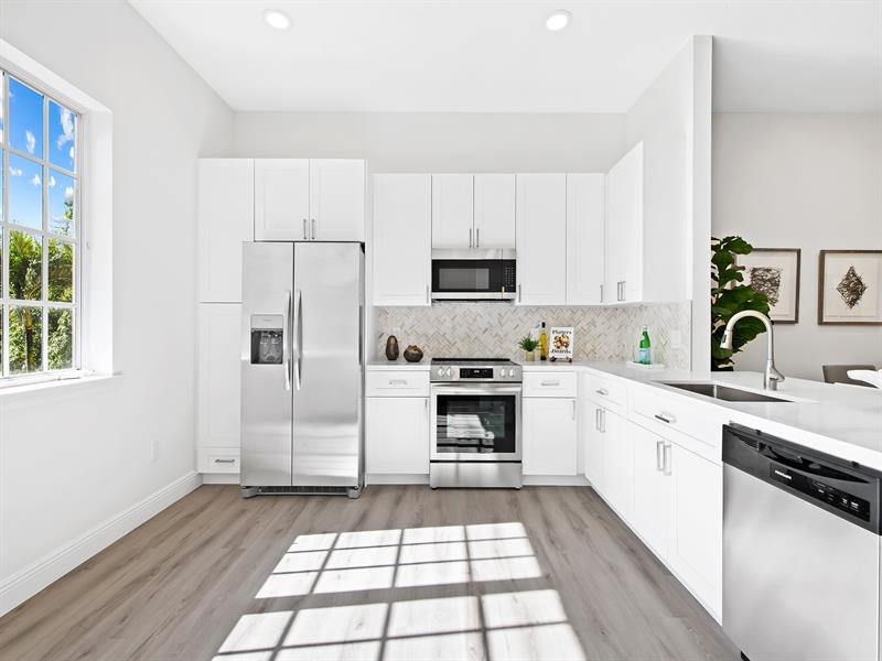 Image 11 of 39 For 506 7th St  305