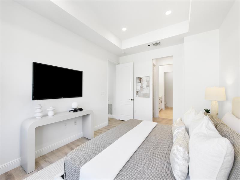 Image 15 of 39 For 506 7th St  305