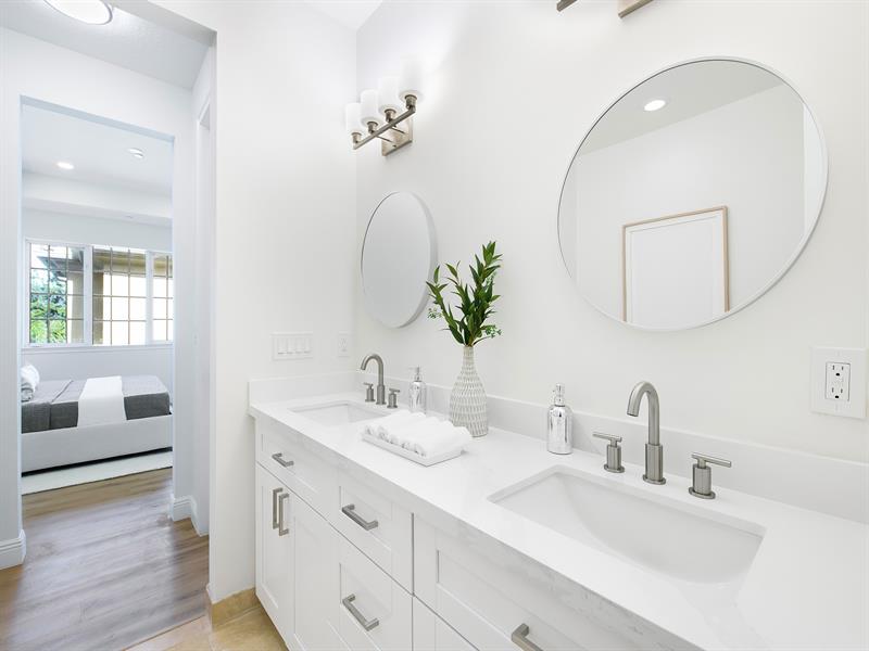 Image 17 of 39 For 506 7th St  305