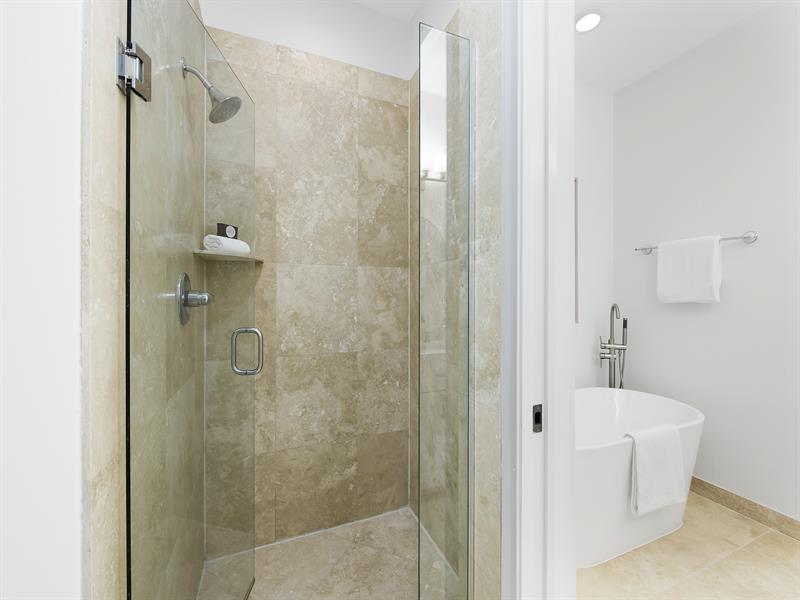 Image 19 of 39 For 506 7th St  305