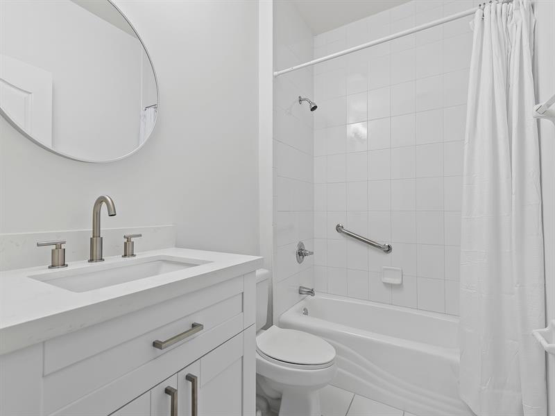 Image 21 of 39 For 506 7th St  305