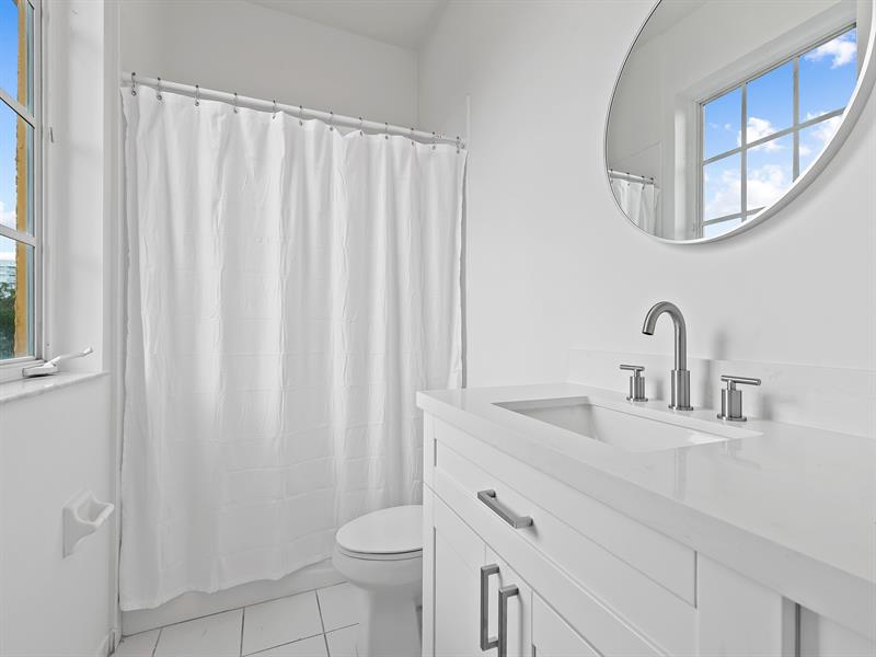 Image 23 of 39 For 506 7th St  305