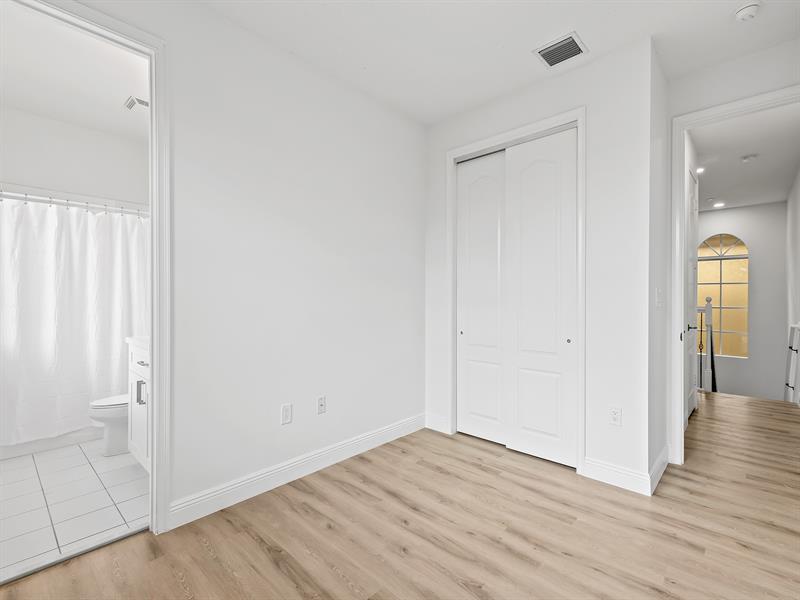 Image 26 of 39 For 506 7th St  305