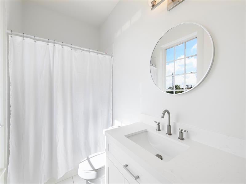 Image 27 of 39 For 506 7th St  305