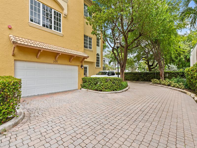Image 30 of 39 For 506 7th St  305