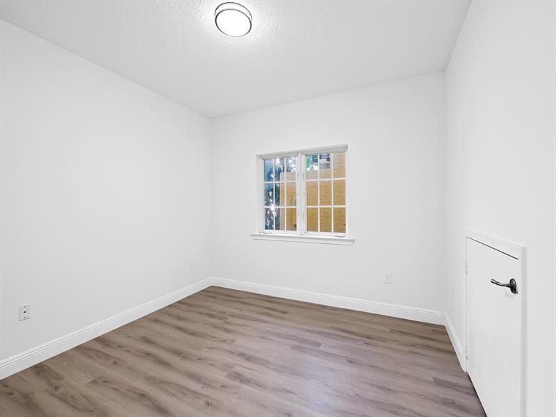 Image 35 of 39 For 506 7th St  305