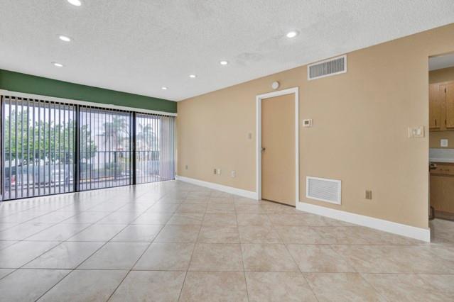 Image 14 of 41 For 5767 Washington St  F-21
