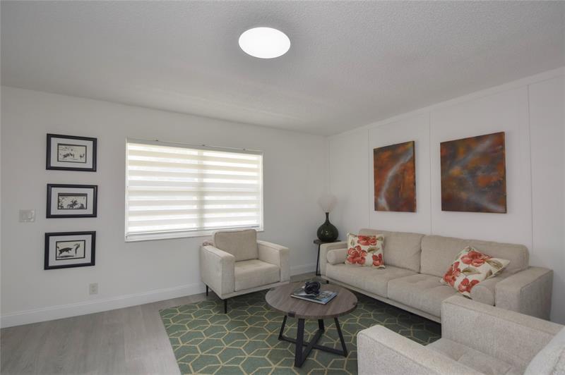 Image 10 of 40 For 623 Burgundy M  623