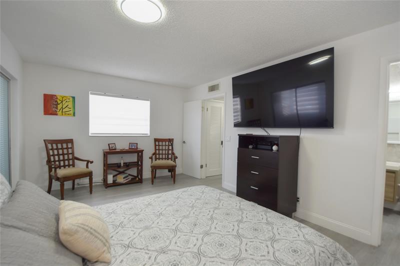 Image 20 of 40 For 623 Burgundy M  623
