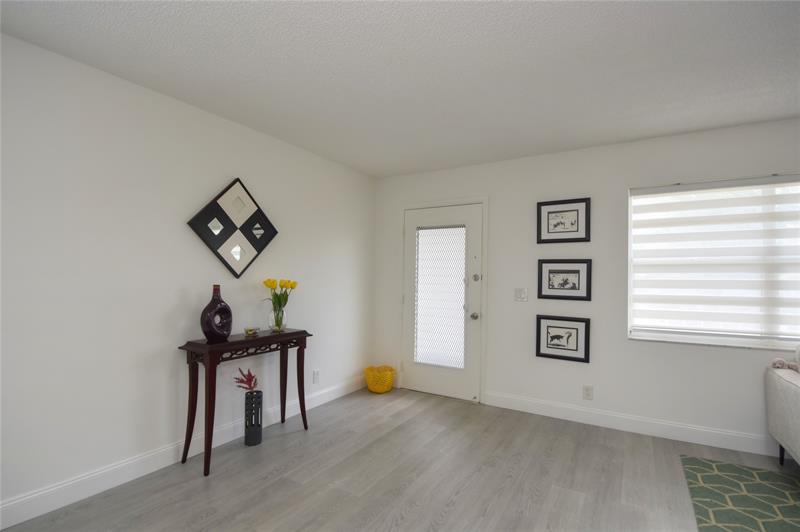 Image 7 of 40 For 623 Burgundy M  623
