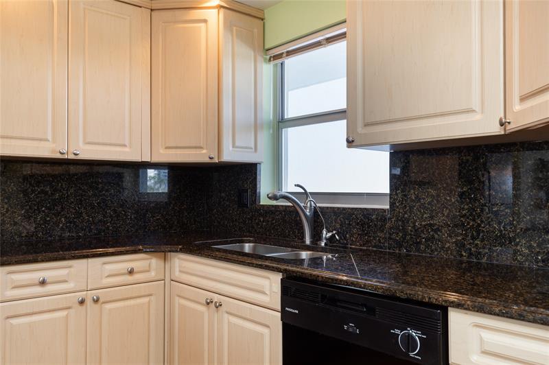 Image 10 of 72 For 511 Bayshore Dr  410
