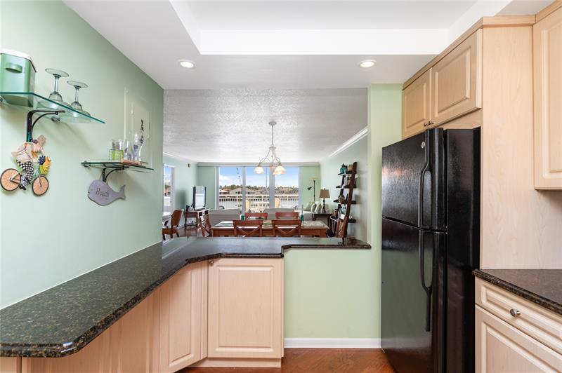 Image 12 of 72 For 511 Bayshore Dr  410
