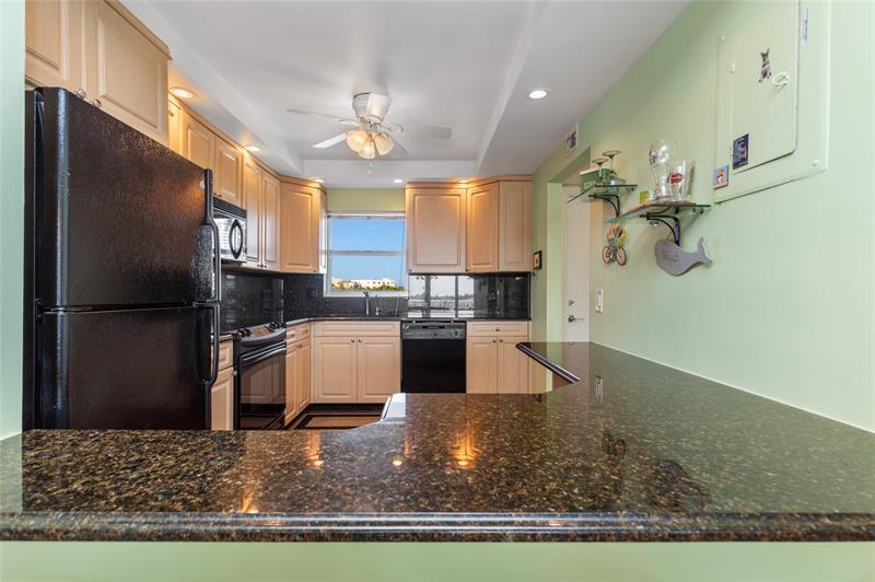 Image 13 of 72 For 511 Bayshore Dr  410
