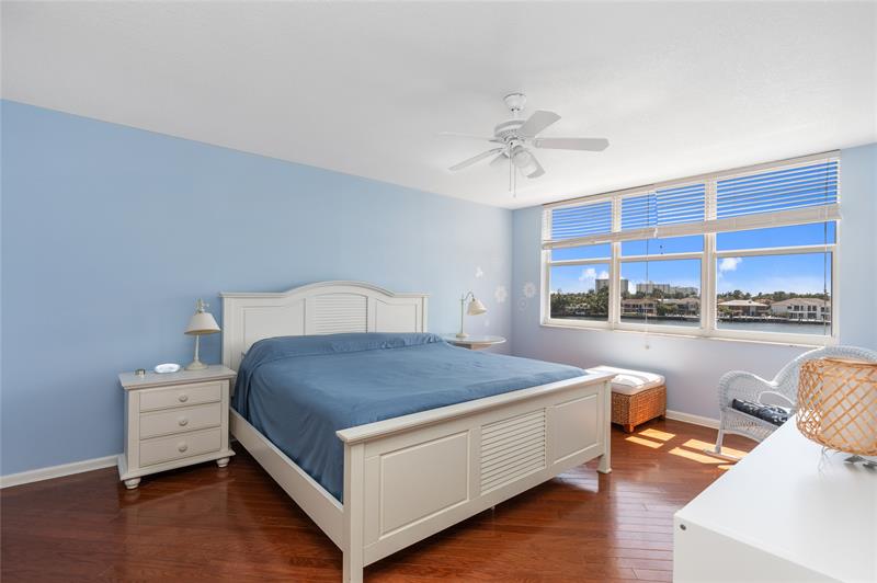 Image 14 of 72 For 511 Bayshore Dr  410