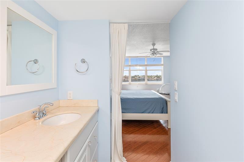 Image 19 of 72 For 511 Bayshore Dr  410