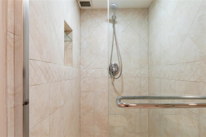 Image 20 of 72 For 511 Bayshore Dr  410