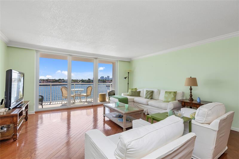 Image 22 of 72 For 511 Bayshore Dr  410